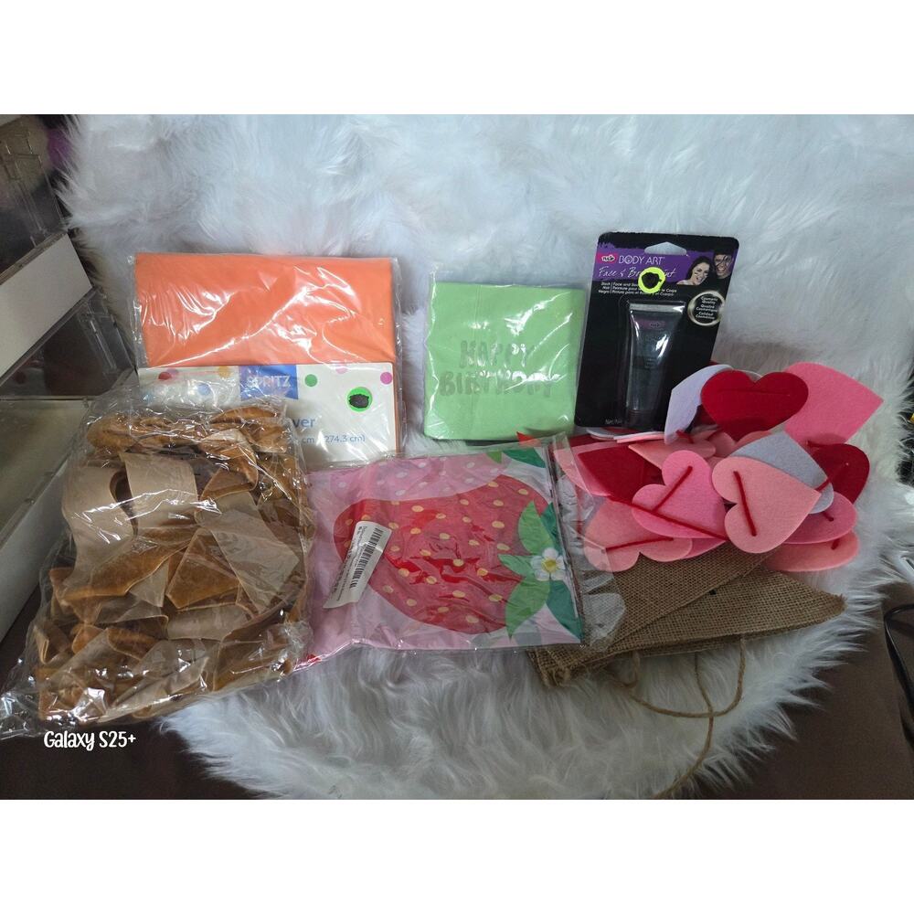 Random party/holiday items - Picture 2 of 2